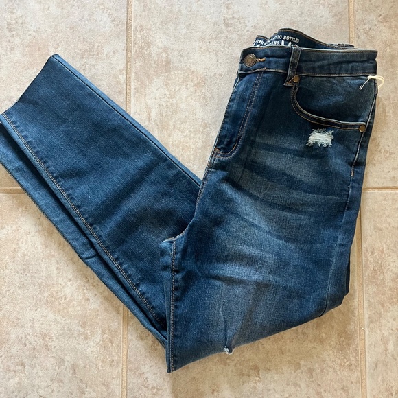 NWT Grace and Lace Repurposed Cropped Distressed Denim in Dark Mid Wash Size 14 - Picture 3 of 8